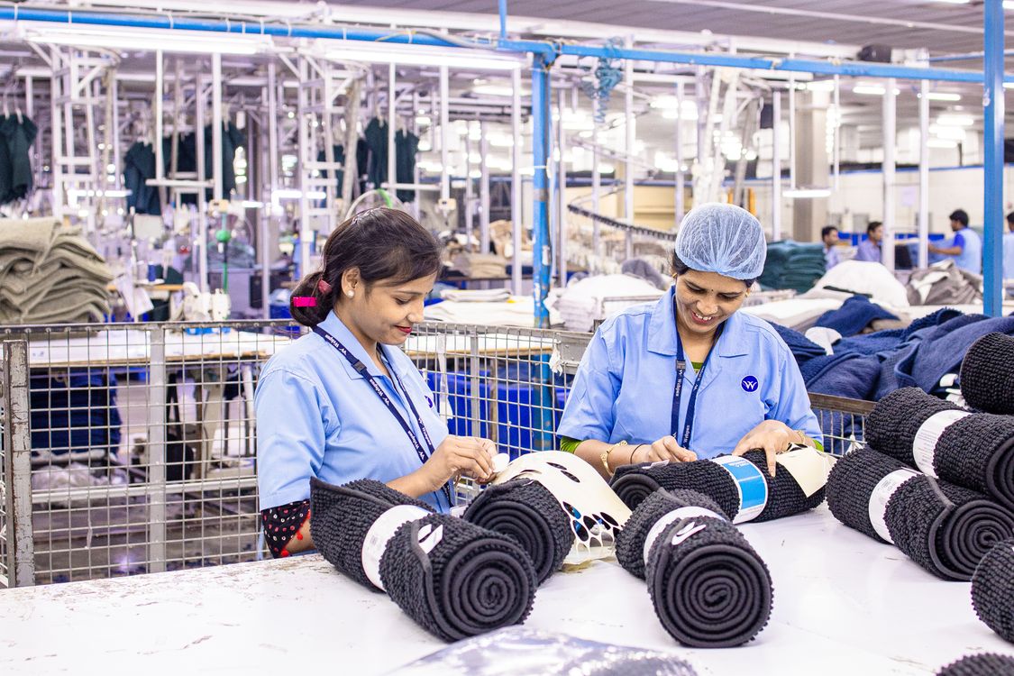 How to Vet a Low-MOQ Clothing Manufacturer: 7 Red Flags
